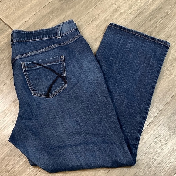 Lane Bryant Straight Tighter Tummy Technology Medium Wash Stretch Jeans size 20 - Picture 1 of 11
